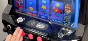 【動画】次世代パチスロ筐体_Sammy社(プレゼン用デモ機)|「新台入替の負担削減」「家スロ用に需要ある」等の意見